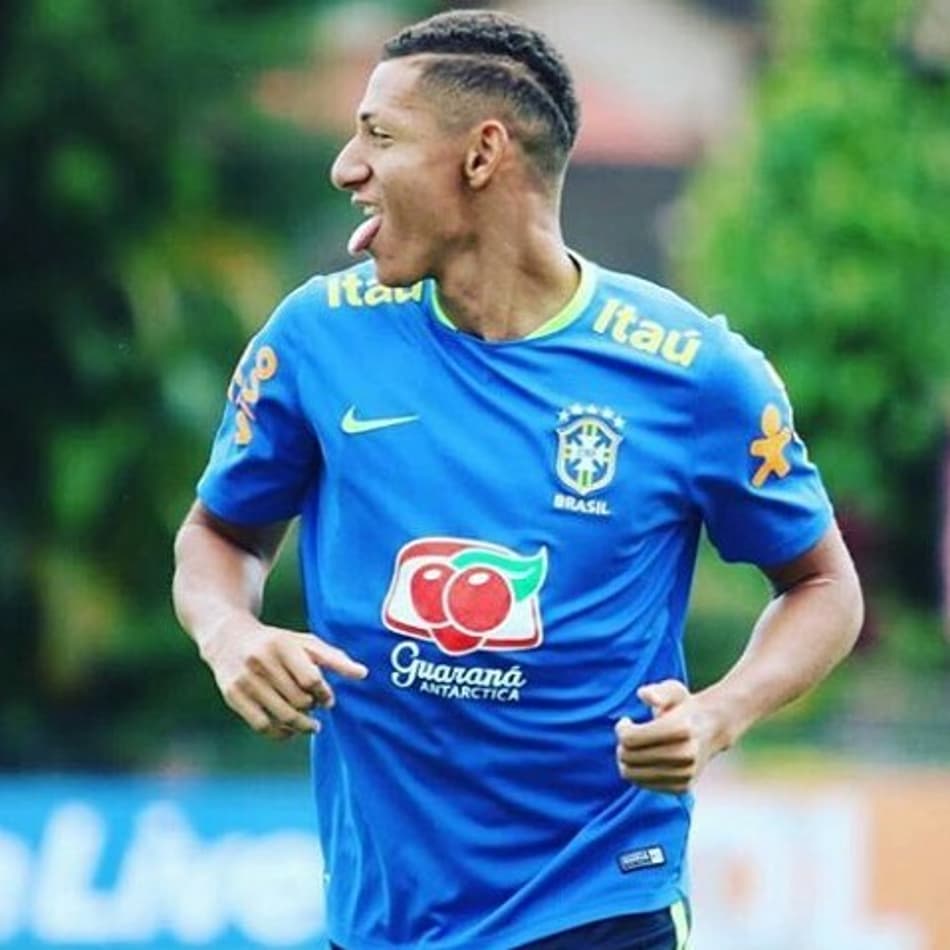 Três gols e assistência: Richarlison brilha em vitória do Brasil Sub-20