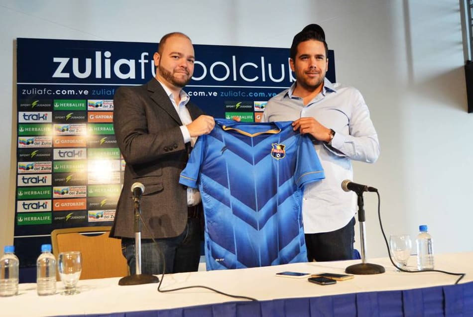 Rival da Chapecoense na Libertadores apresenta novo técnico