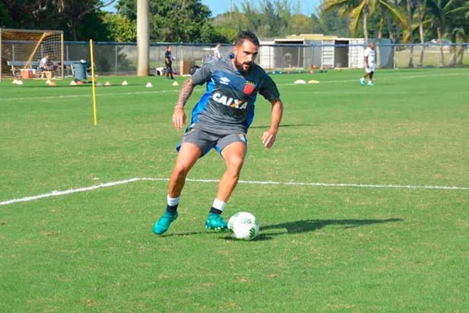 Vasco realiza primeiro treino em campo na Florida