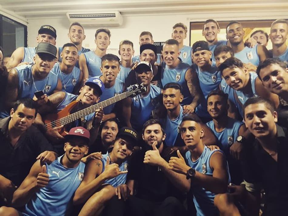 Seleção Sub-20 do Uruguai curte show antes do Sul-Americano