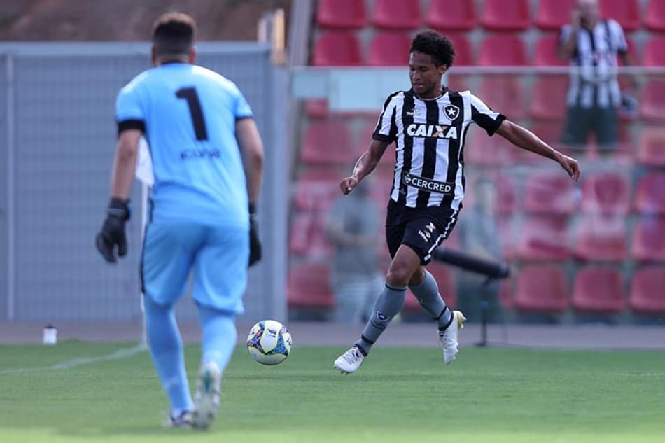 Números da Bola: As estreias de Roger e Jonas pelo Botafogo