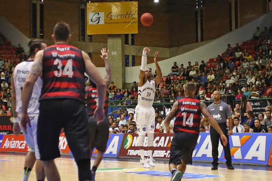 Basquete: Em confronto direto pelo G-4, Mogi supera Vitória