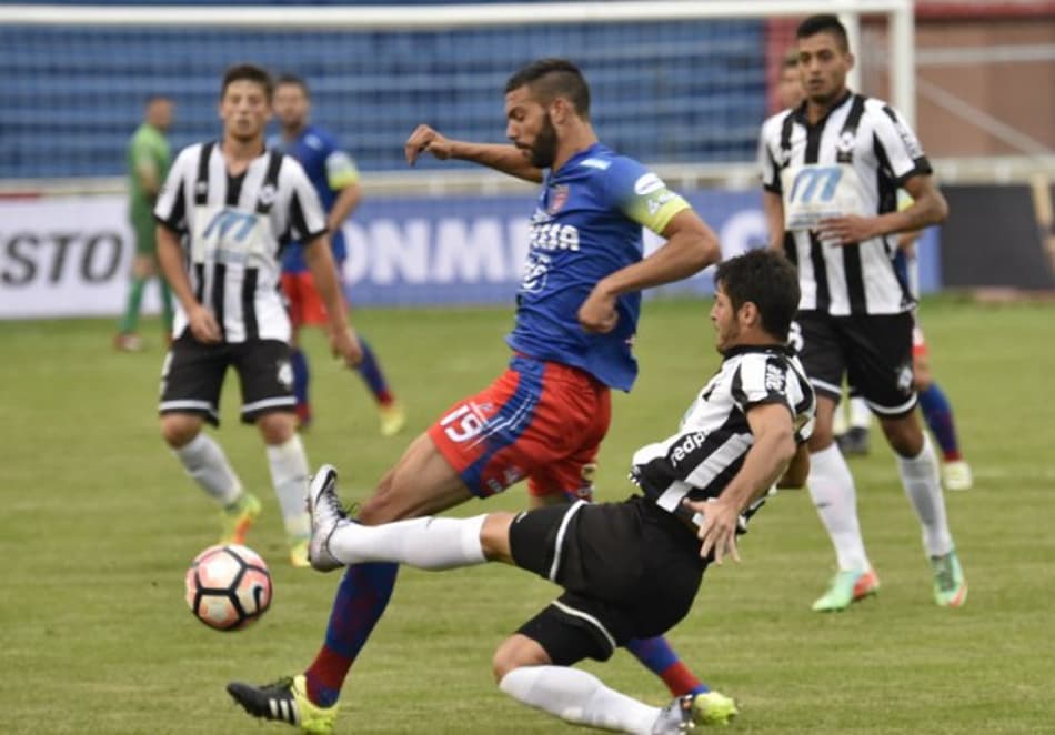 Em jogo movimentado, Universitario Sucre vence o Montevideo Wanderers