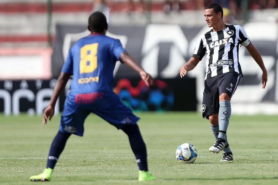 Capitão do Botafogo, Emerson Silva diz: 'Serve de aprendizado'