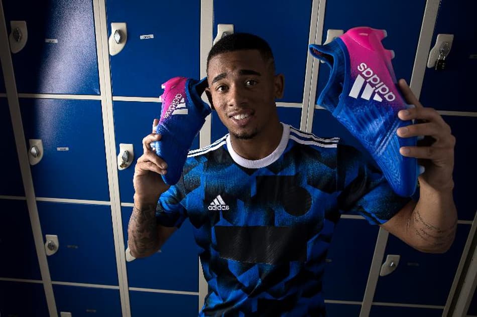 Gabriel Jesus é colocado como protagonista em lançamento de chuteira