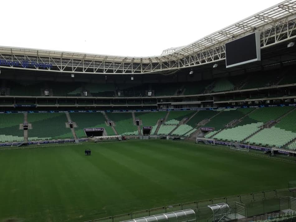 Gramado do Allianz Parque nesta quinta-feira