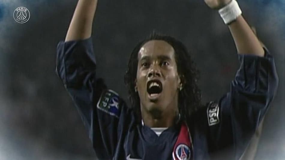 Ronaldinho Gaúcho relembra assinatura contratual com o PSG