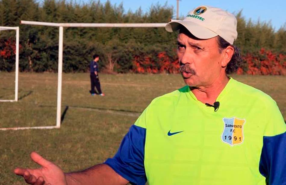 Primeiro técnico de Messi morre aos 65 anos