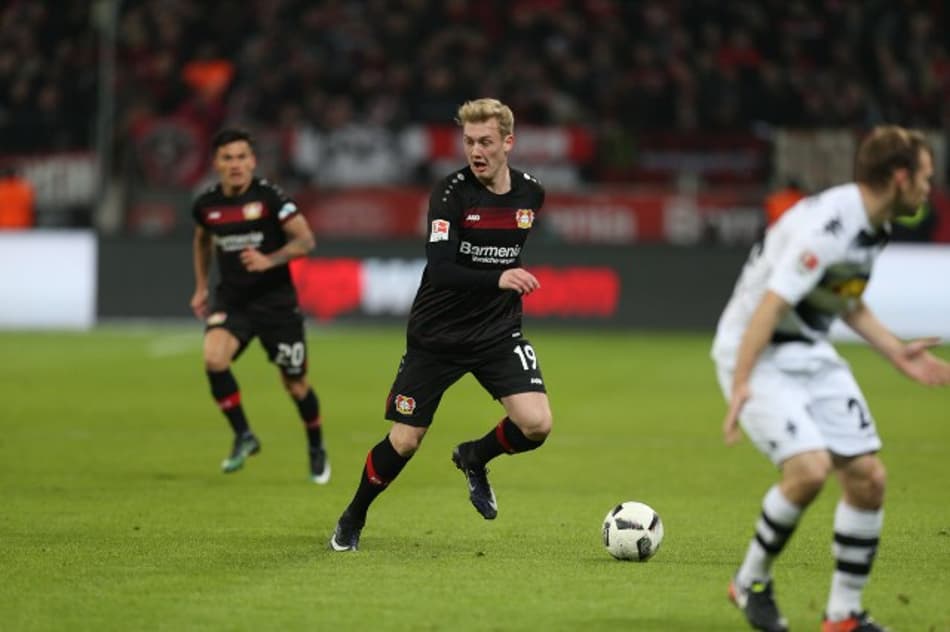 Mönchengladbach bate o Bayer de virada e com gol de brasileiro