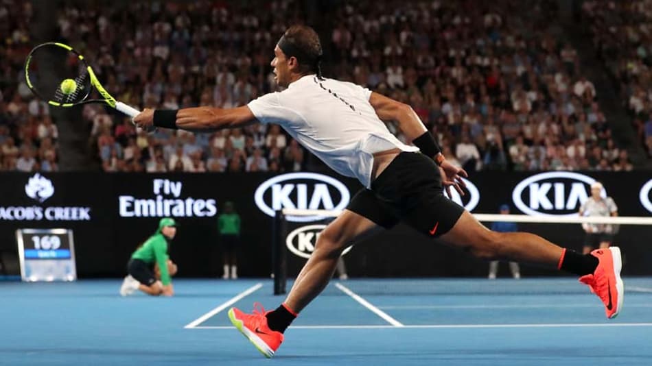Federer perde posição para Tsonga, mas mantém vaga no top 10