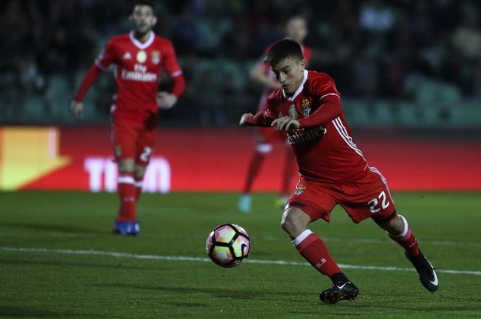 Observado por Bauza, meia do Benfica pode pintar na próxima convocação da Argentina