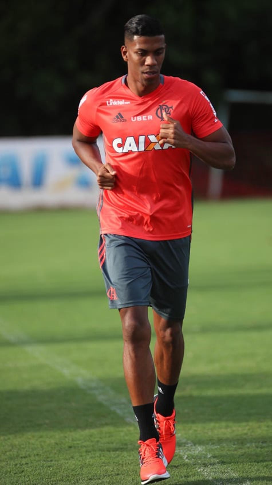 Berrío vem treinando no Flamengo