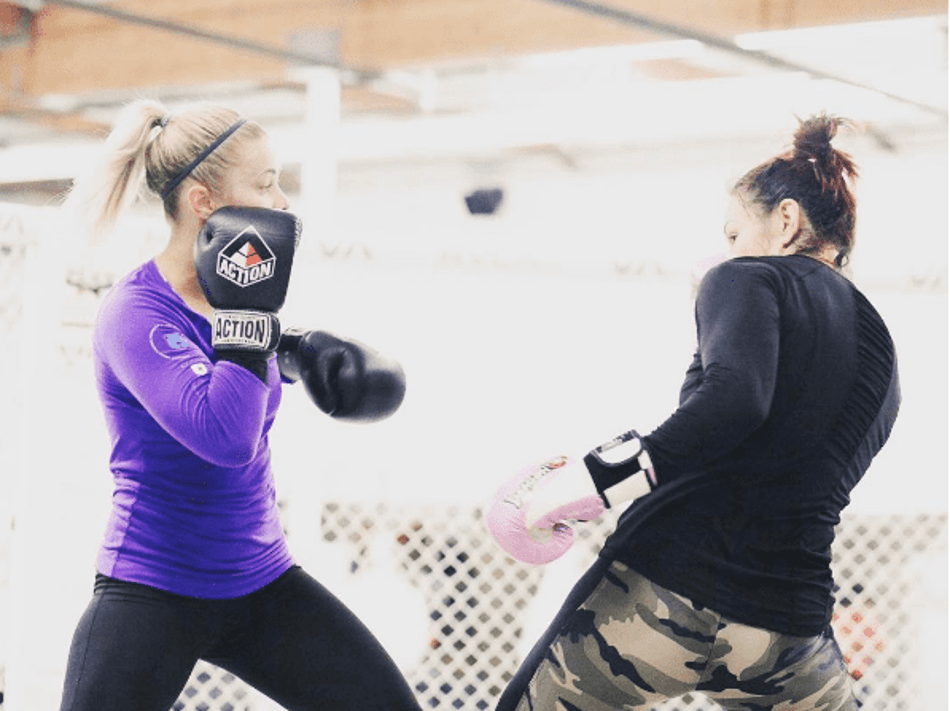 VanZant publica foto de treino com Cyborg: ‘Melhor lutadora do mundo’