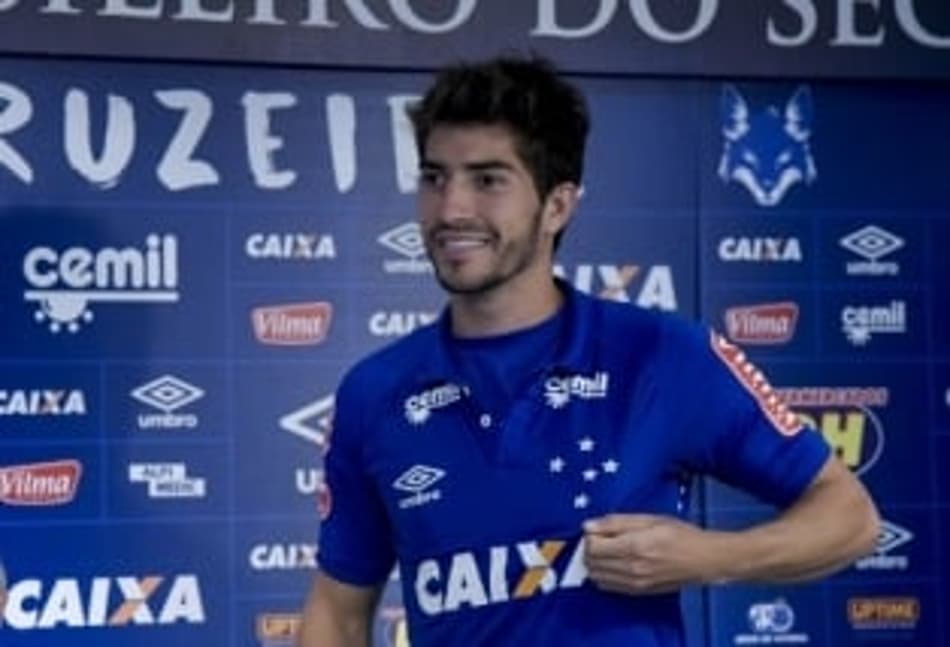 Lucas Silva é apresentado no Cruzeiro