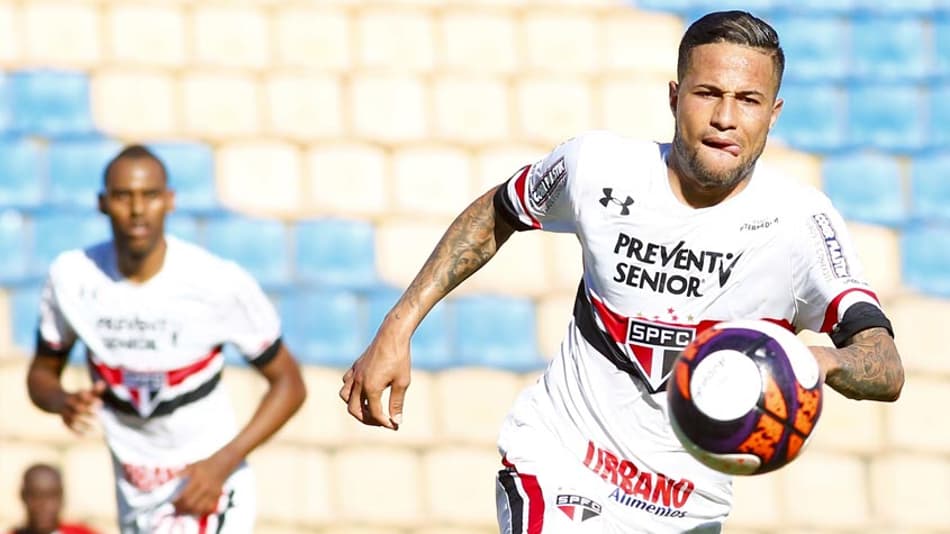 São Paulo foi o time que mais finalizou na 1ª rodada do Paulista; Santos é o que mais acertou