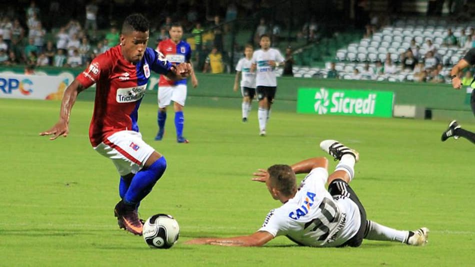 “Não estamos priorizando competição”, afirma técnico do Paraná