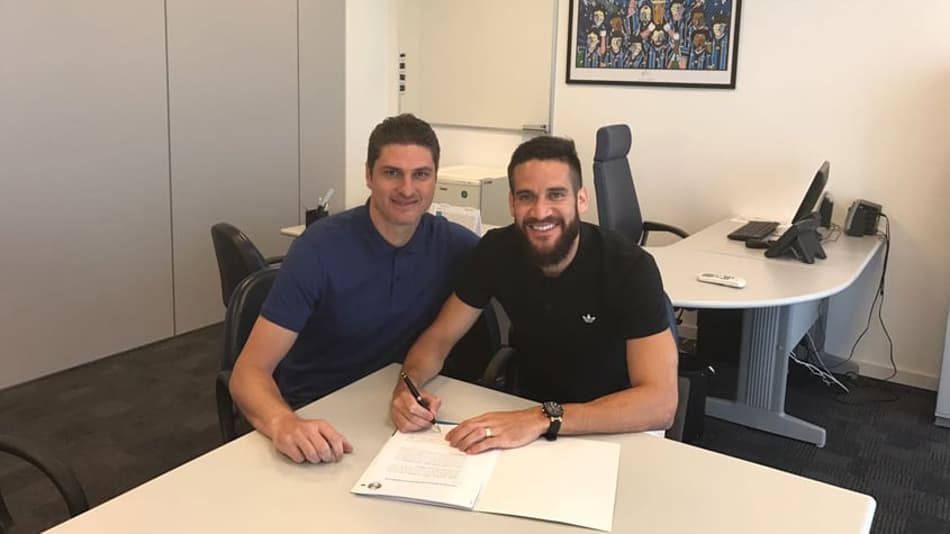 Marcelo Oliveira renova contrato com o Grêmio
