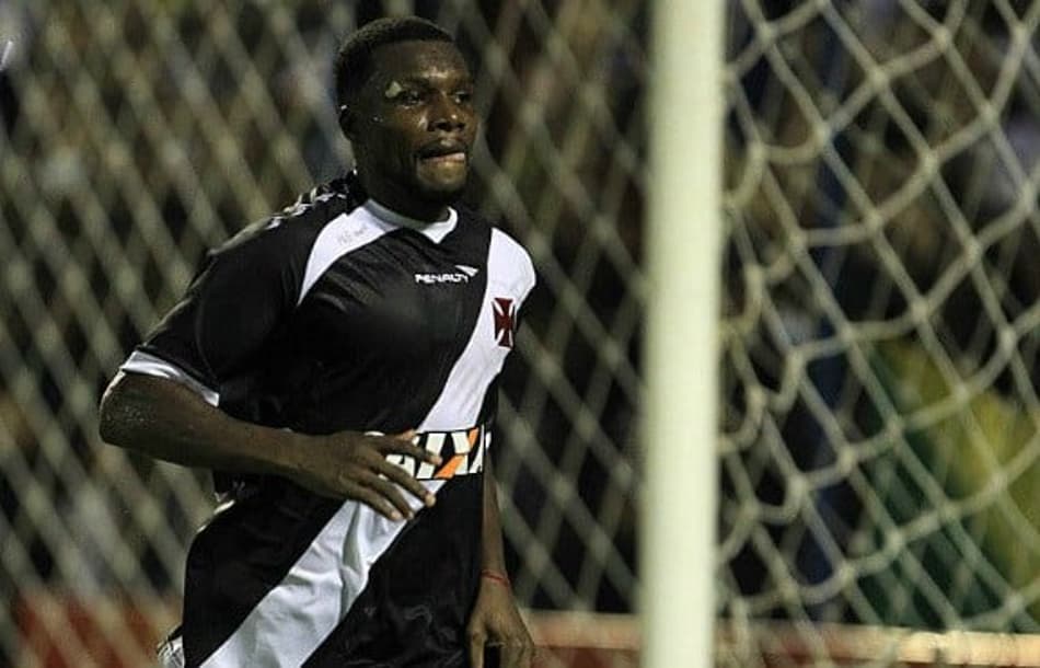 Ex-Vasco ataca de ‘personal trainer’ nas redes sociais