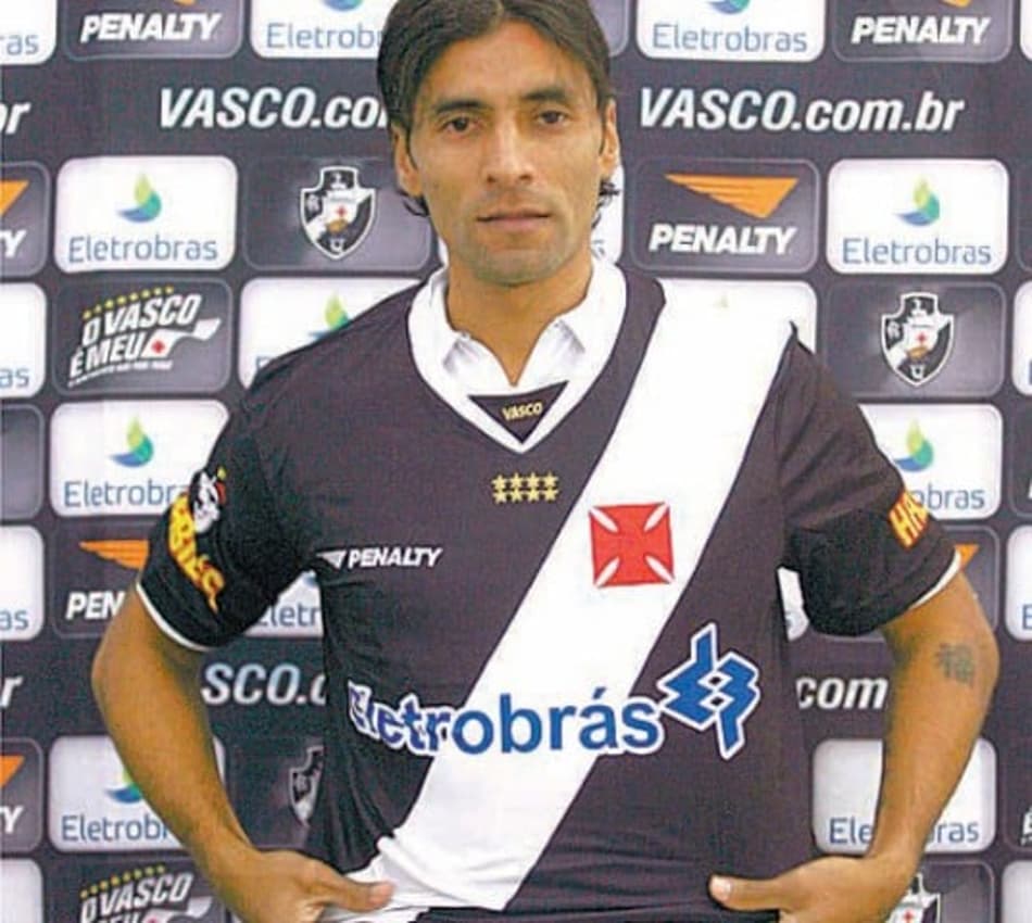 Meia ex-Vasco hoje no Deportivo Capiatá descarta favoritismo e exalta futebol brasileiro