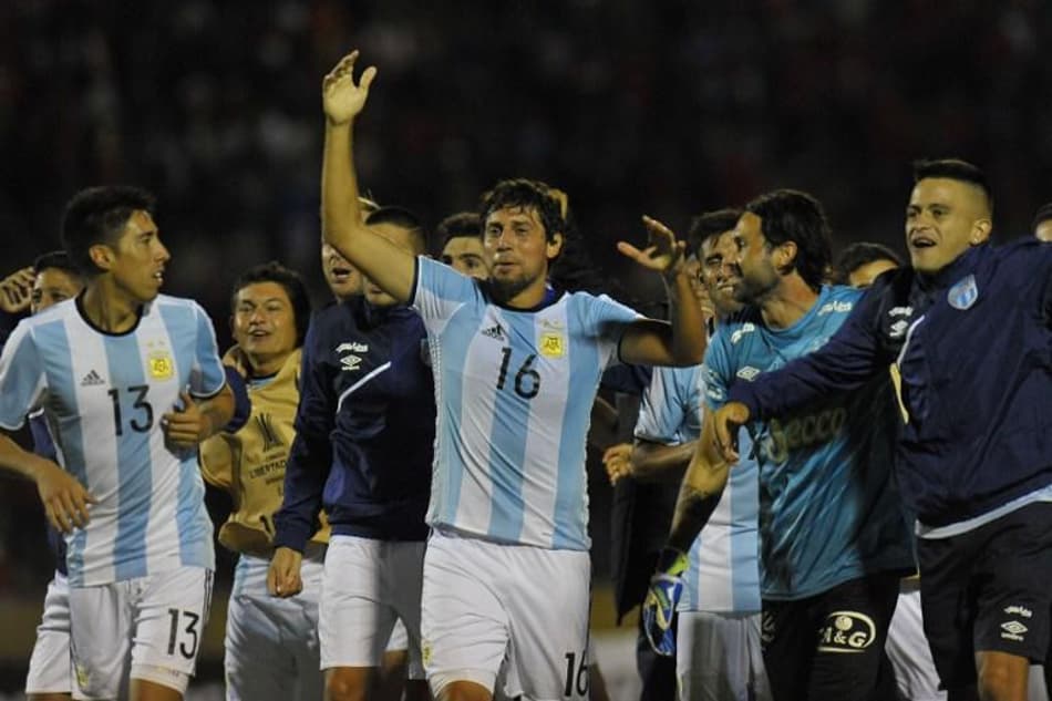 Atlético Tucumán na lista! Relembre os times que já jogaram com camisas emprestadas
