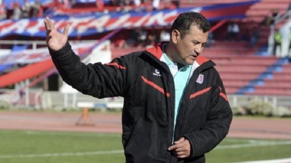 Diretoria do Universitario de Sucre decide manter técnico no cargo