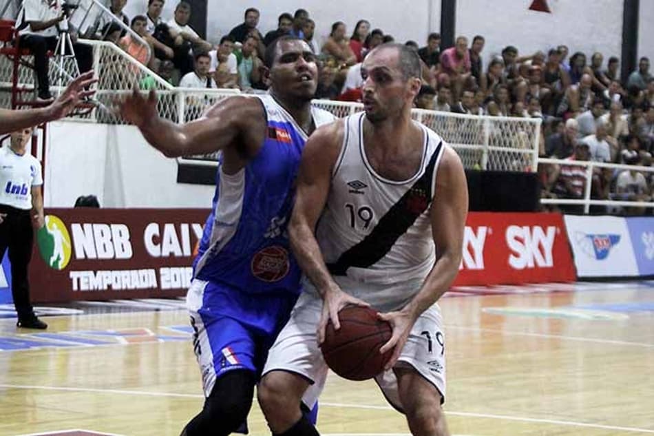 Basquete: Com emoção até o último minuto, Vasco bate Macaé