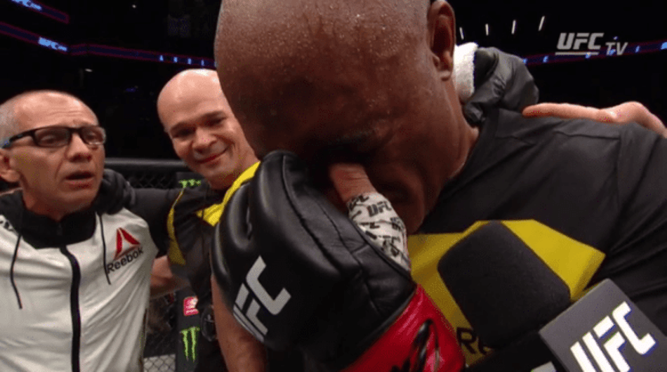 Spider chora no octógono após anúncio de vitória no UFC 208. Veja!