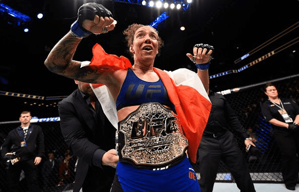 Germaine de Randamie conquistou o cinturão peso-pena feminino do UFC