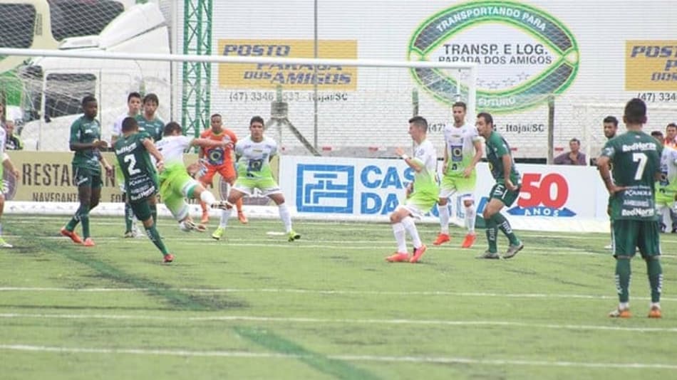 Sob chuva, Almirante Barroso e Metropolitano empatam em 0 a 0