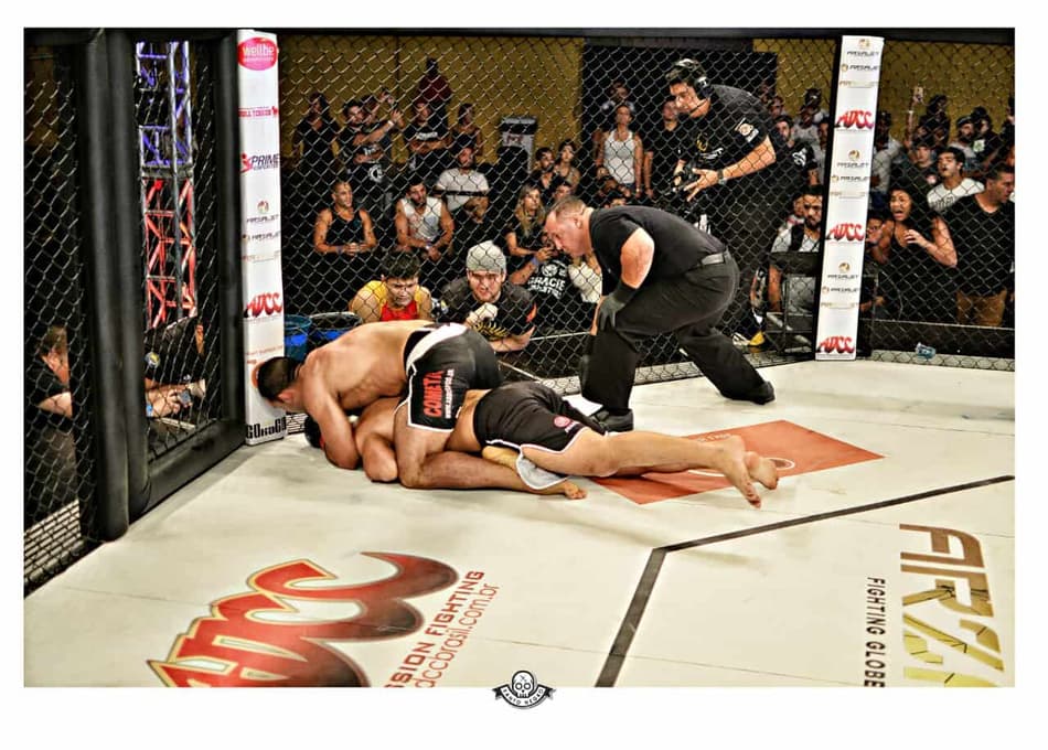 Rodolfo Vieira estreia no MMA com finalização no primeiro round
