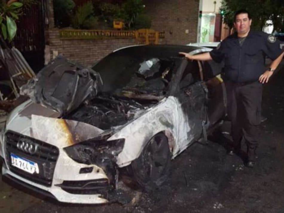 Jogador do River Plate tem carro incendiado em Buenos Aires