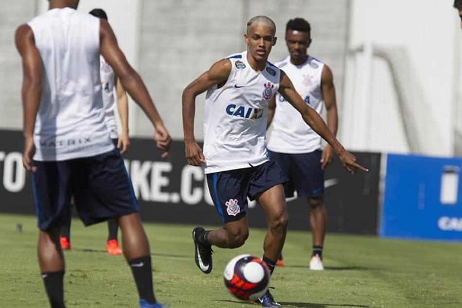 Destaque na Copinha, Pedrinho tem treinado após ser promovido