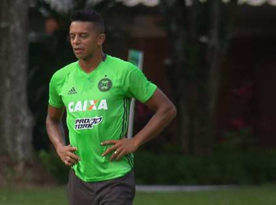William Matheus admite a ansiedade para estrear no Coxa