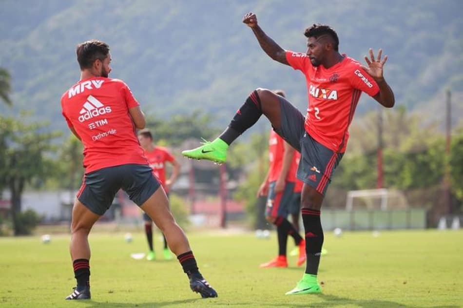 Rodinei brinca com Diego&nbsp;