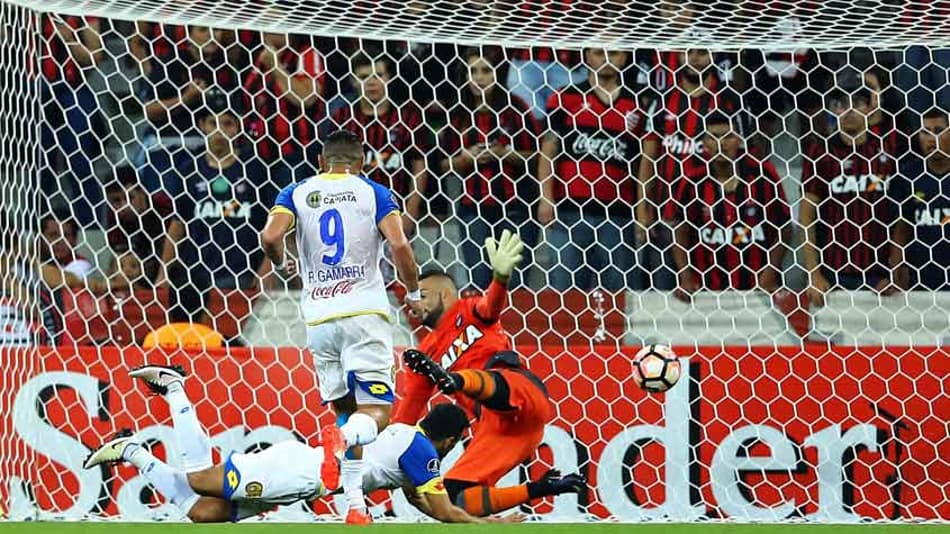 Viradas, falhas e camisa 10 iluminado: o empate do Atlético-PR diante do Capiatá-PAR