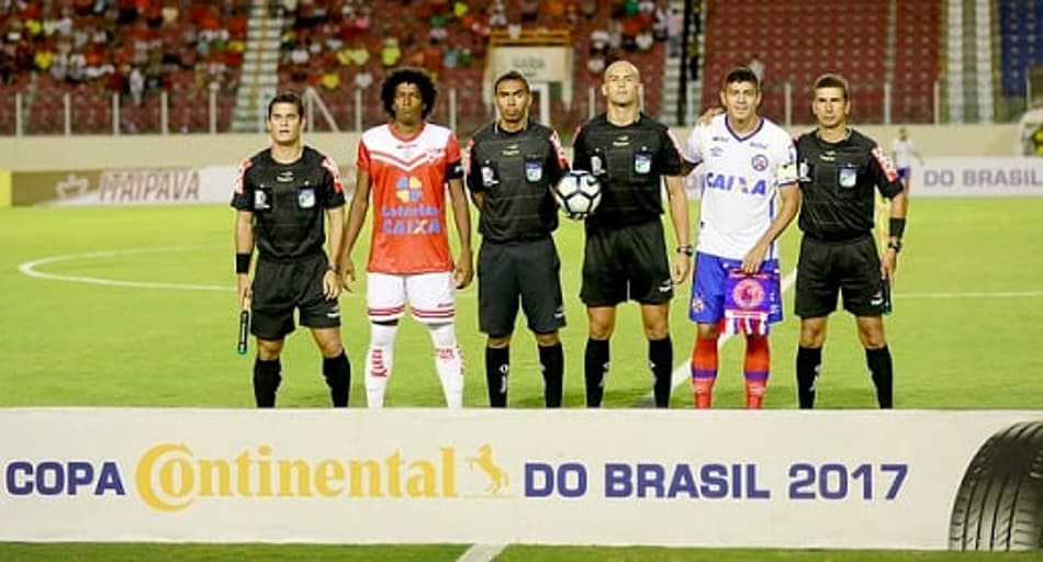 Edson (à direita) é capitão do Bahia (Foto: Divulgação/Bahia)