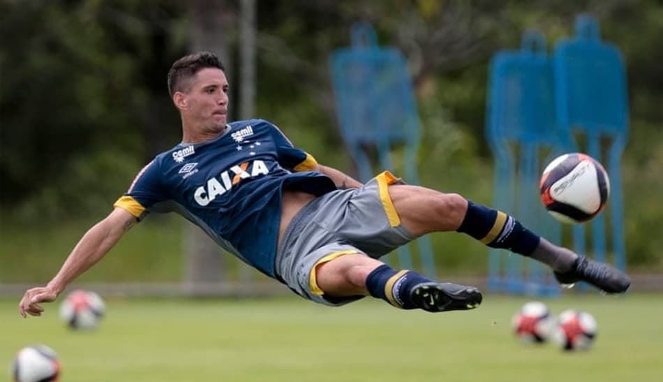Thiago Neves quer equipe motivada: ‘Jogar com mais intensidade’