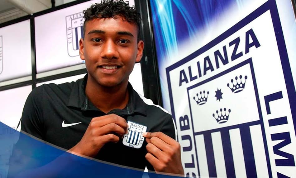 Jovem estreando como titular em grande time sul-americano é flagrado saindo do estádio de táxi