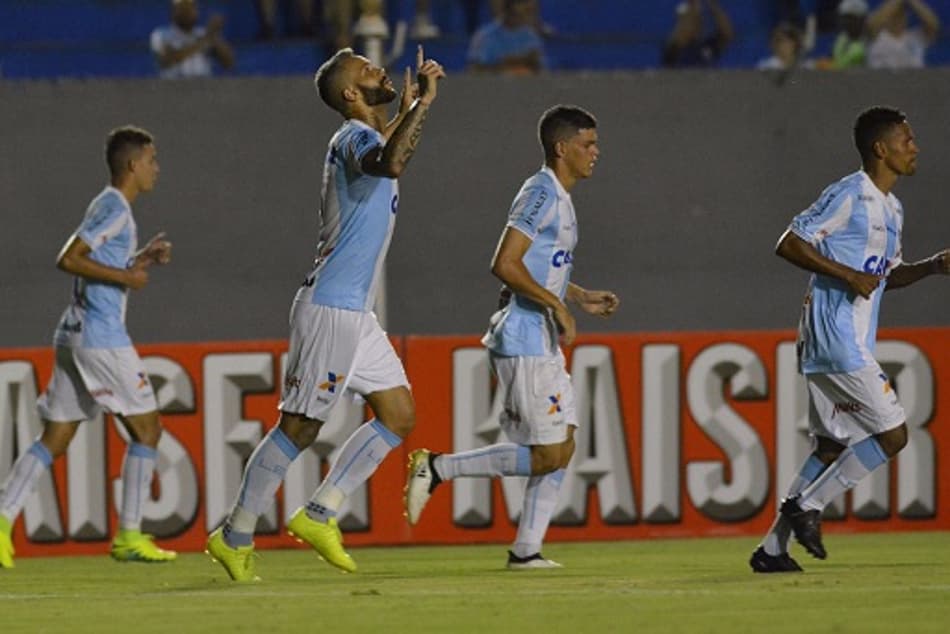 Londrina bate o Paraná e se classifica na Primeira Liga