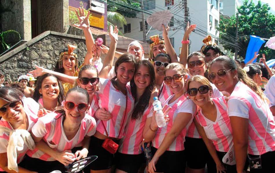 Você percebe que é fanático por futebol quando em pleno Carnaval…