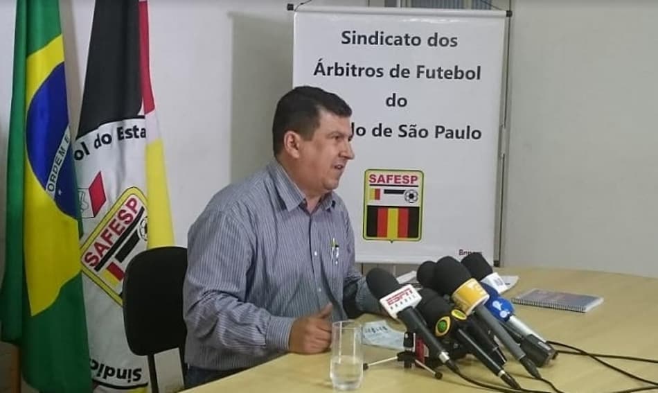 Líder do sindicato dos árbitros rebate presidente do Corinthians e não quer pena após erro no Dérbi