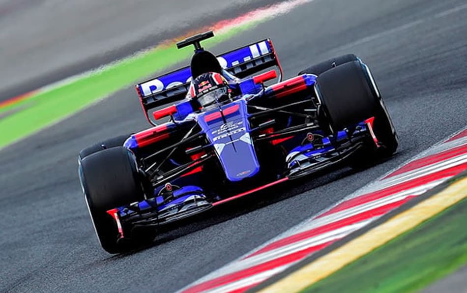 Kvyat encerra seu primeiro dia com boa impressão do carro