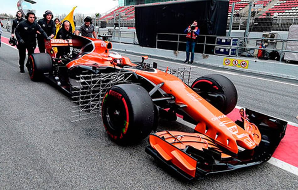 Vandoorne tem dia limitado por problemas na McLaren