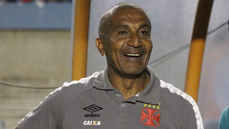Cristovão cita lições para sequência após classificação na Copa do Brasil