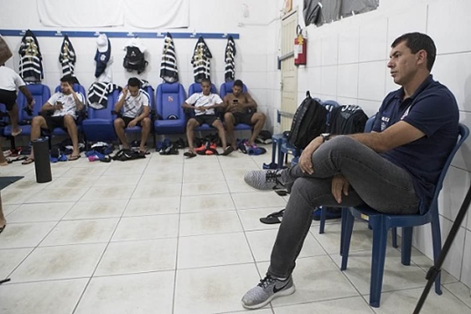Carille vê Corinthians muito abaixo e diz: 'Não precisava ser tão sofrido'