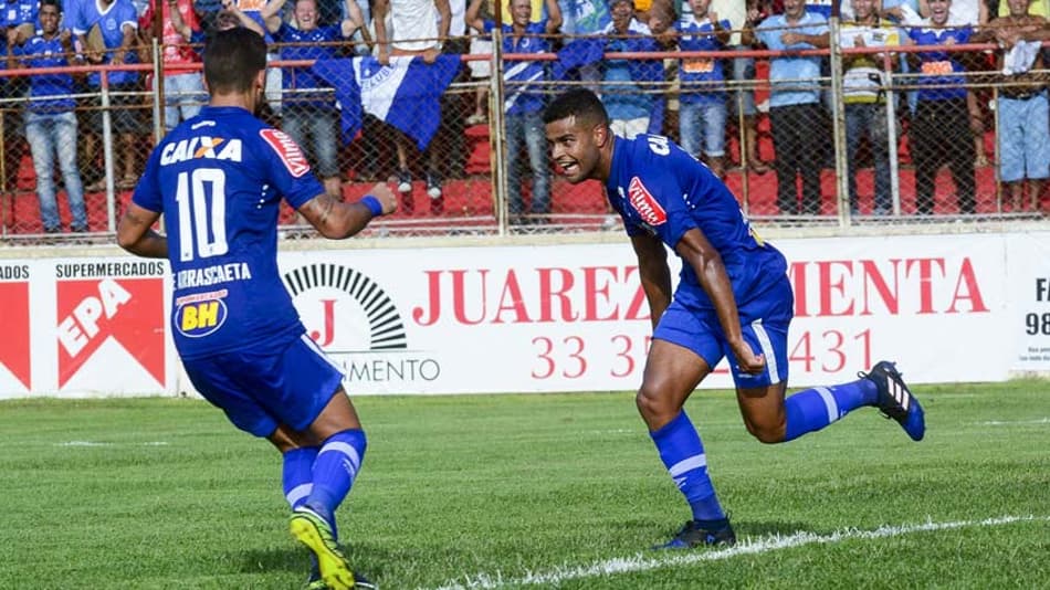 Cruzeiro vence o América-TO e segue na cola do líder Atlético-MG