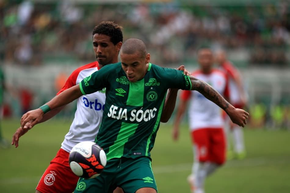 Welligton Paulista aceita proposta da Chapecoense e renova por dois anos