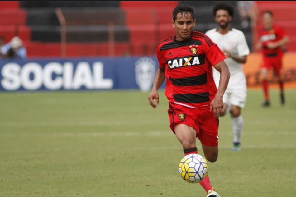 Futuro de Everton Felipe continua indefinido no Sport