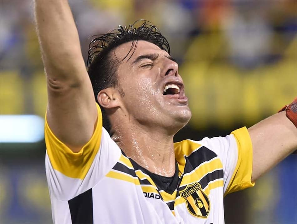 Goleiro da seleção paraguaia classifica como "questão política" punição de doping a ex-Galo