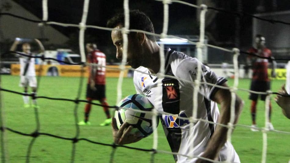 ATUAÇÕES: Nenê se salva no empate do Vasco contra o Vitória em casa